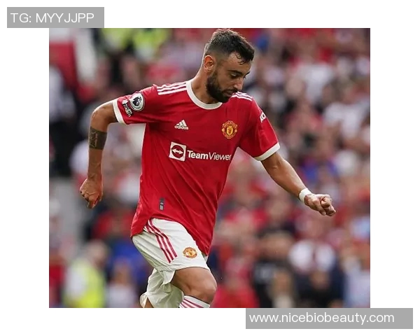 曼联与16岁后卫恩格瓦签署四年新合同展现未来发展潜力 曼联与16岁后卫恩格瓦签署四年新合同展现未来发展潜力