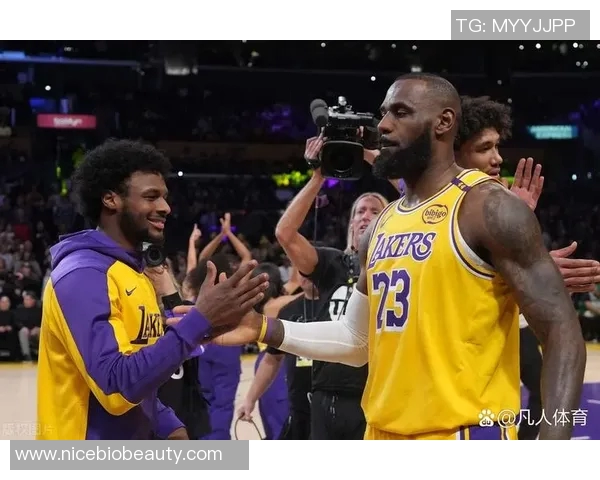 2012季后赛雷霆与湖人激战回顾：经典对决与传奇瞬间的交汇